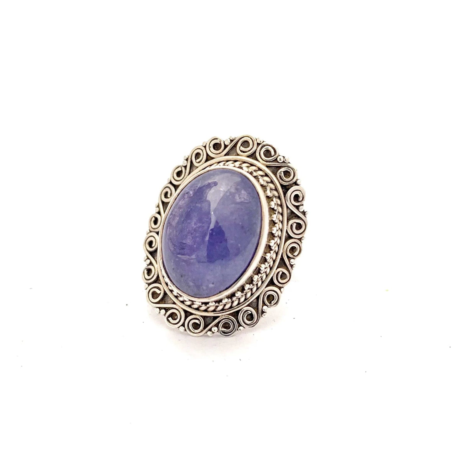 Bague en Tanzanite, Argent 925, Bijou en Tanzanite, Bague violette, Bijou de luxe. Mots-clés secondaires : Bague montée sur argent, Bijou en argent, Pierre naturelle en Tanzanite, Cadeau raffiné, Accessoire élégant.