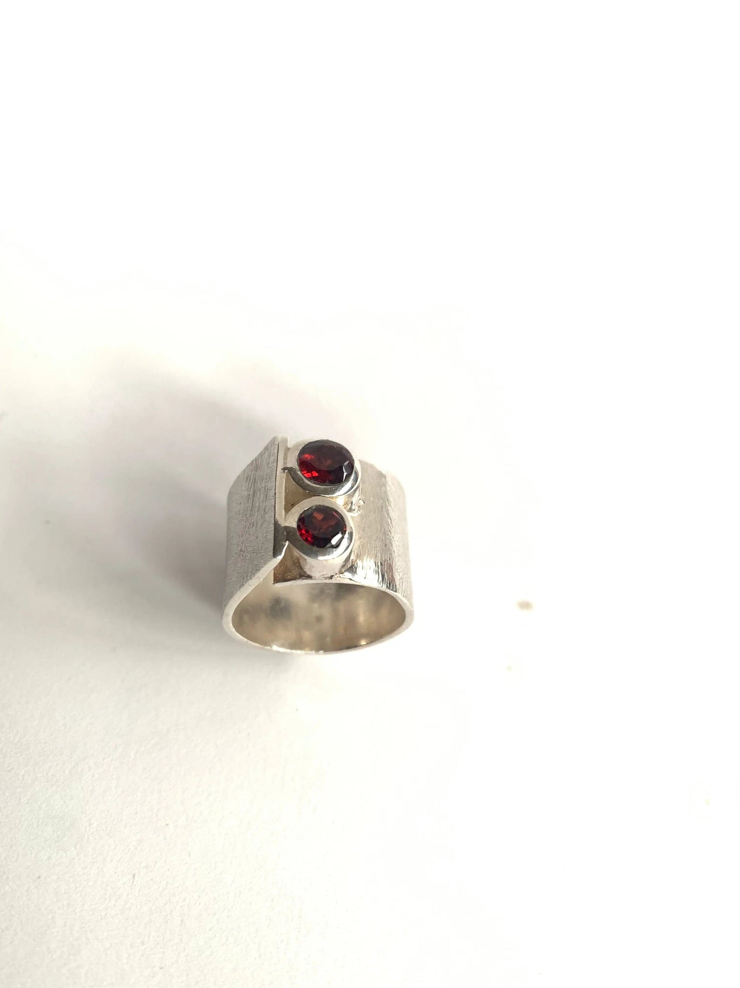 Bague Grenat et argent 925 - - Bijou d'Élégance et de Vitalité -