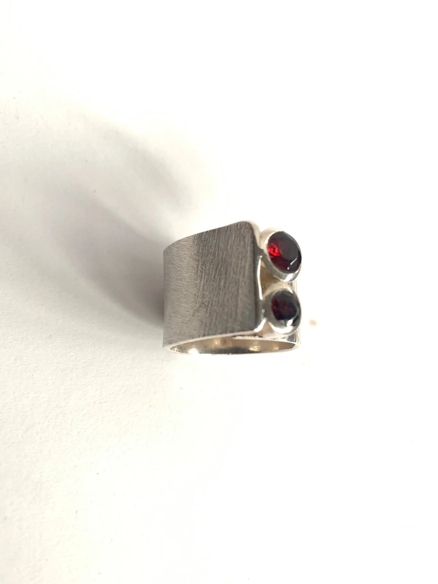 Bague Grenat et argent 925 - - Bijou d'Élégance et de Vitalité -
