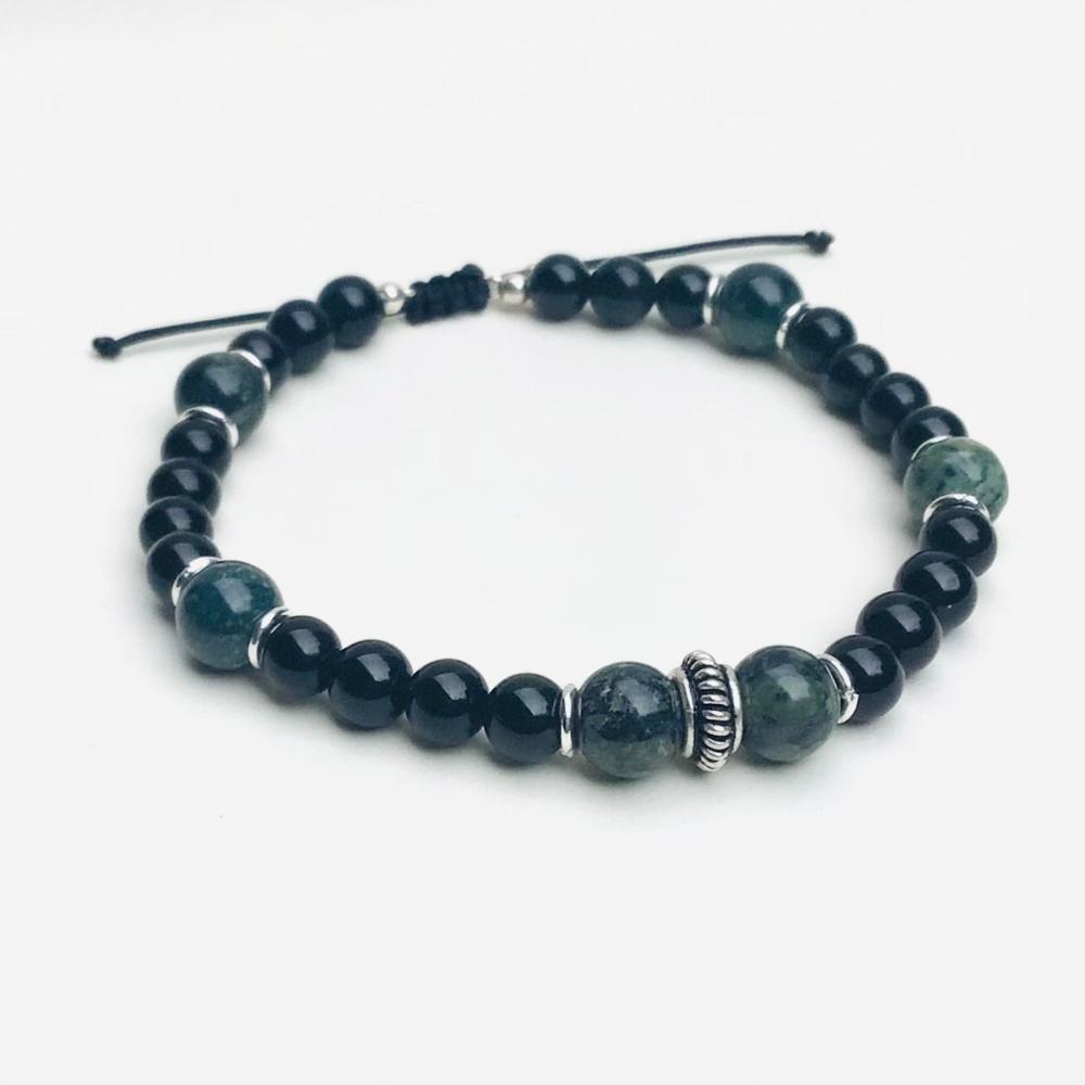 Bracelet homme kambaba onyx argent 925 byartmexbijouxAvec son design simple et élégant, ce bracelet en Kambaba et Onyx est un accessoire polyvalent qui s’intègre parfaitement à votre style, que vous soyez en tenue décontractée ou lors d’occasions plus formelles.