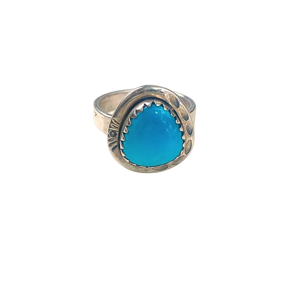 Bague en Turquoise d'Arizona et Argent 925, posé sur un fond blanc, Navajo la sagesse Amérindienne - Byartmexbijoux