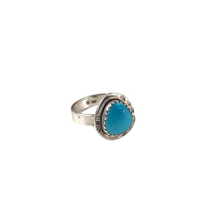 Bague en Turquoise d'Arizona et Argent 925, posé sur un fond blanc, Navajo la sagesse Amérindienne - Byartmexbijoux