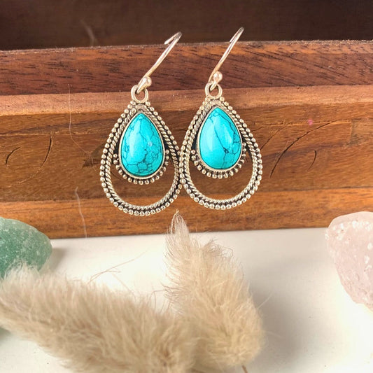 Boucles d'oreilles en Turquoise et Argent 925 posé sur un fond en bois - Byartmexbijoux