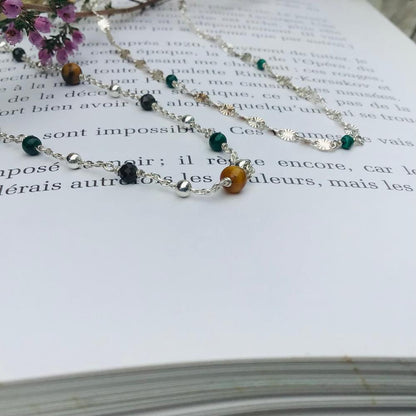 Collier Lou Chaîne en argent 925, malachite, œil de tigre et obsidienne.
Fermoir et chaîne de rallonge en argent 925.
Ce collier peut exister sur demande en plusieurs longueurs. 
