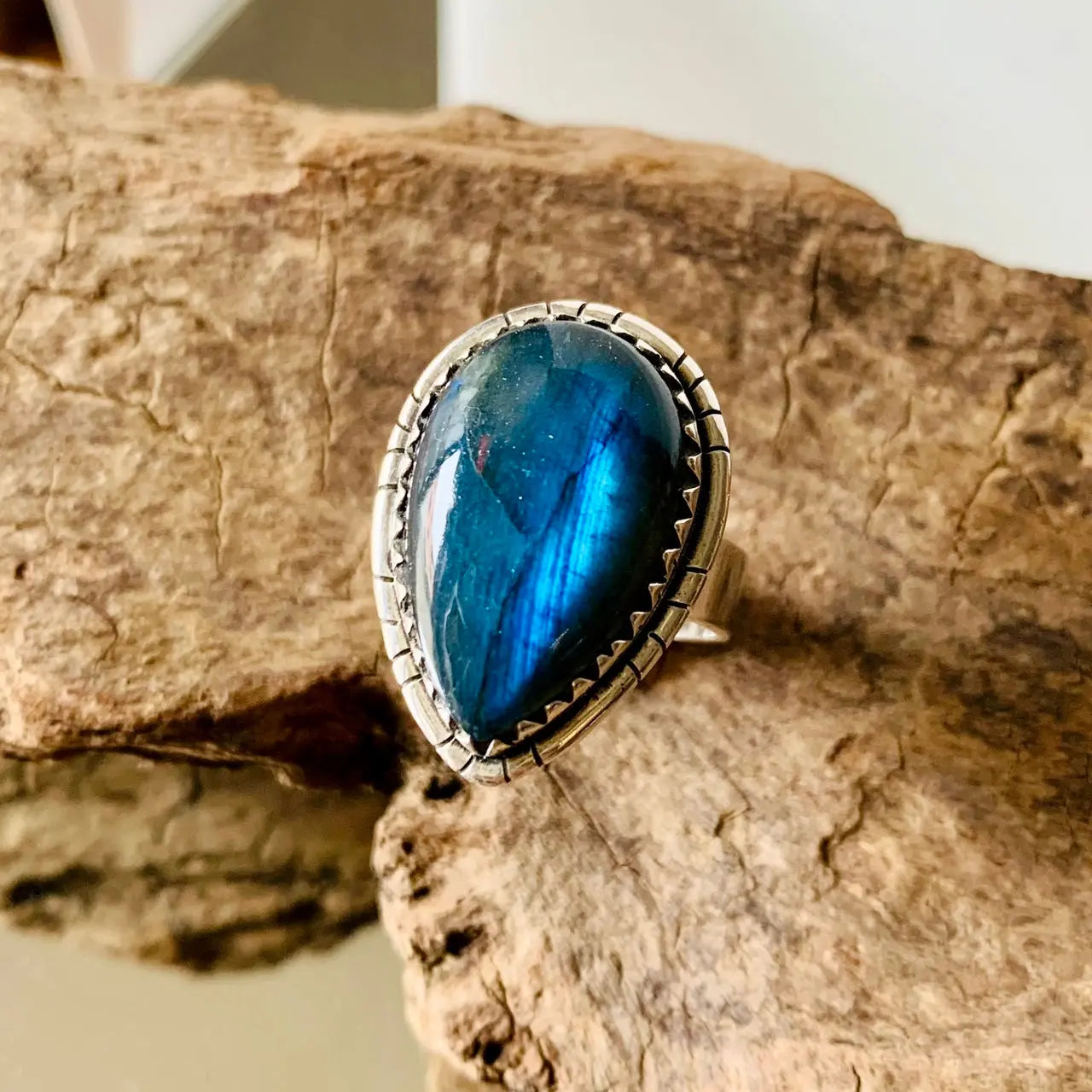 Xénia - Bague en Labradorite Argent 925 - Élégance et Mystère - Bijou artisanal byartmexbijoux