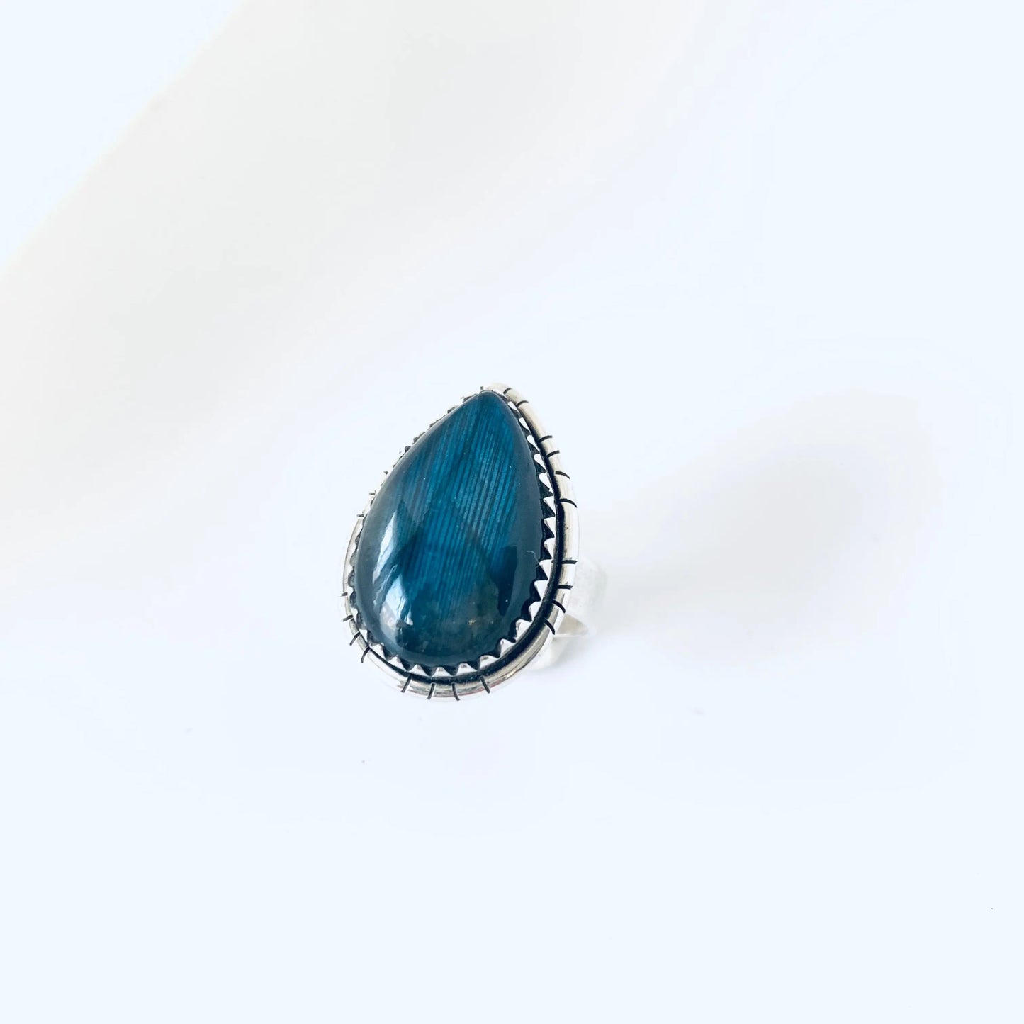 Xénia - Bague en Labradorite Argent 925 - Élégance et Mystère - Bijou artisanal