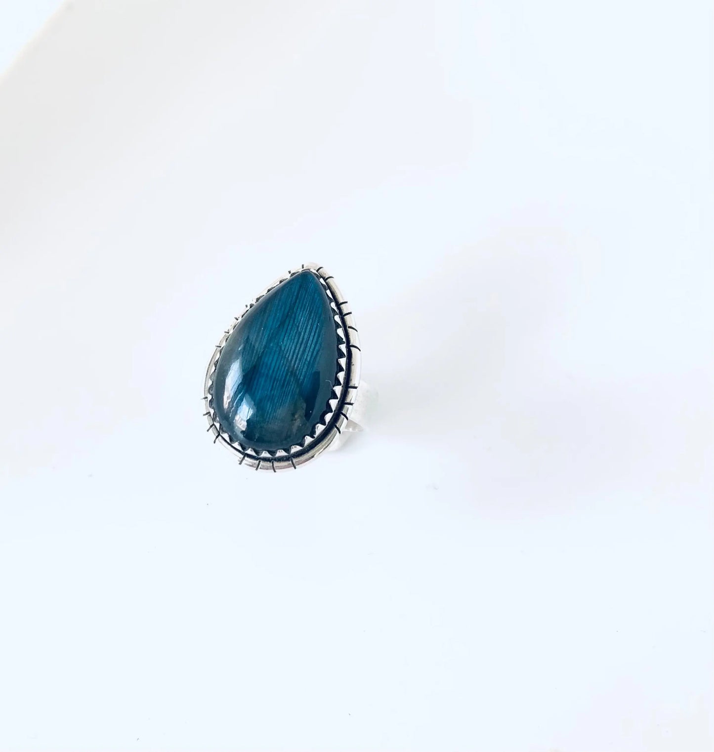 Xénia - Bague en Labradorite Argent 925 - Élégance et Mystère - Bijou artisanal