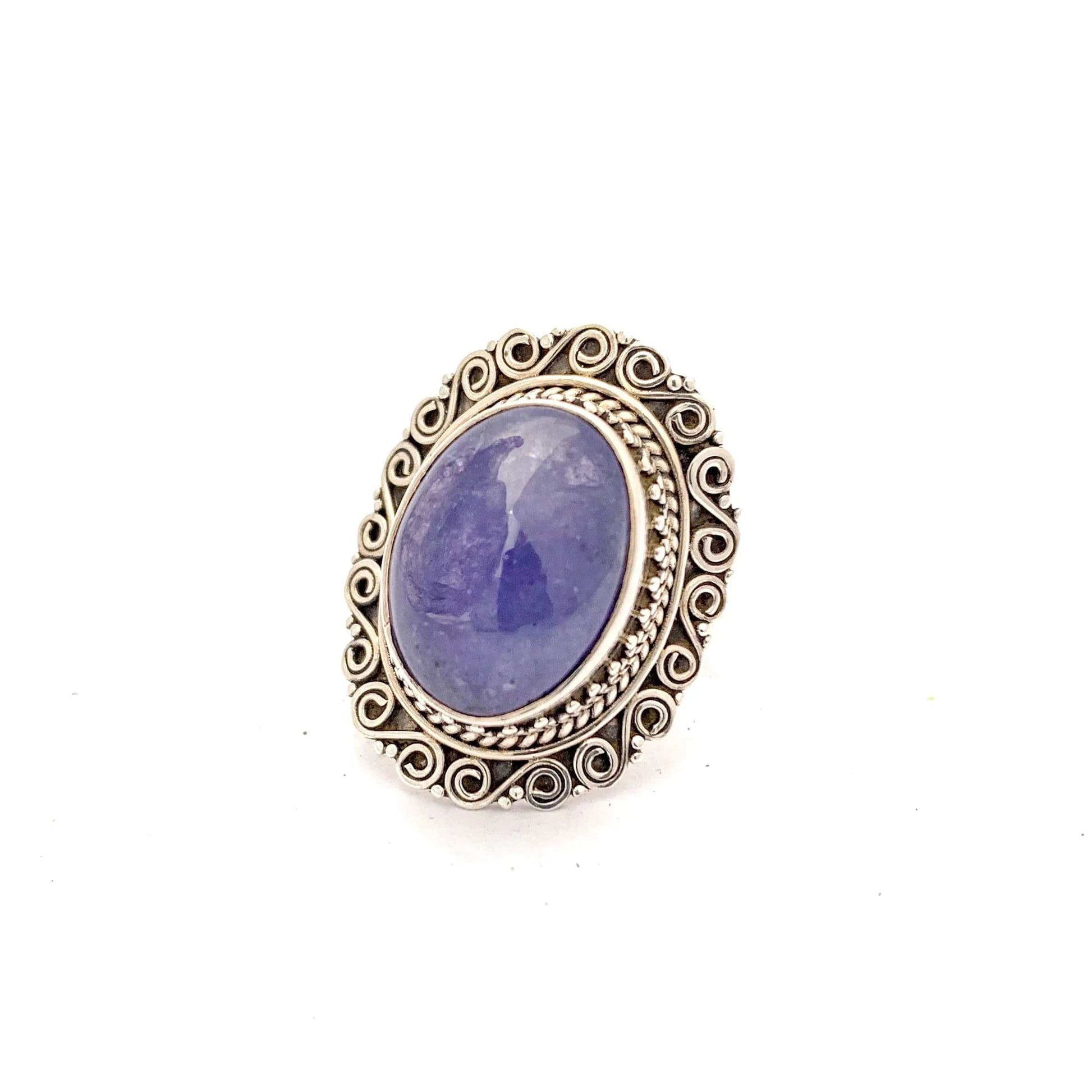 Bague en Tanzanite, Argent 925, Bijou en Tanzanite, Bague violette, Bijou de luxe. Mots-clés secondaires : Bague montée sur argent, Bijou en argent, Pierre naturelle en Tanzanite, Cadeau raffiné, Accessoire élégant.
