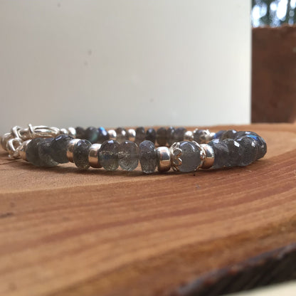 Bracelet en labradorite et argent 925 – Protection et élégance naturelle