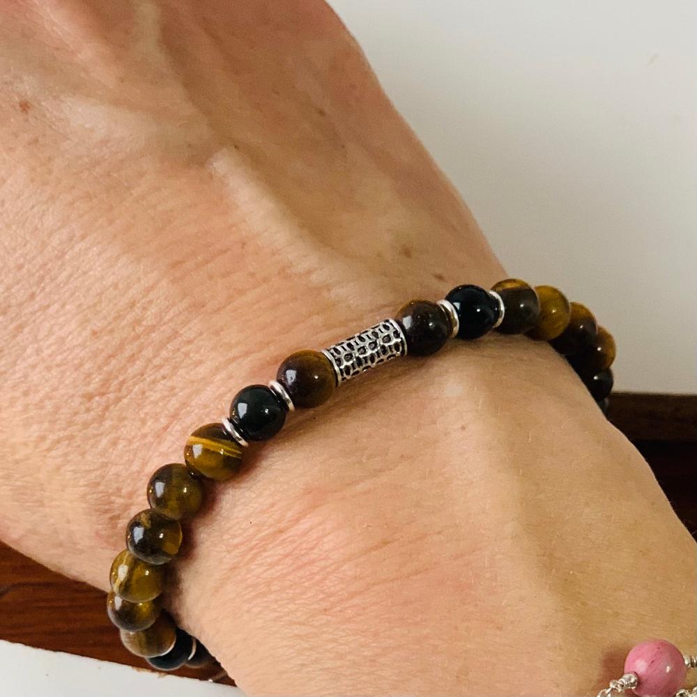 Bracelet Oeil de tigre, obsidienne & argent 925 porté - Ancrage et Protection