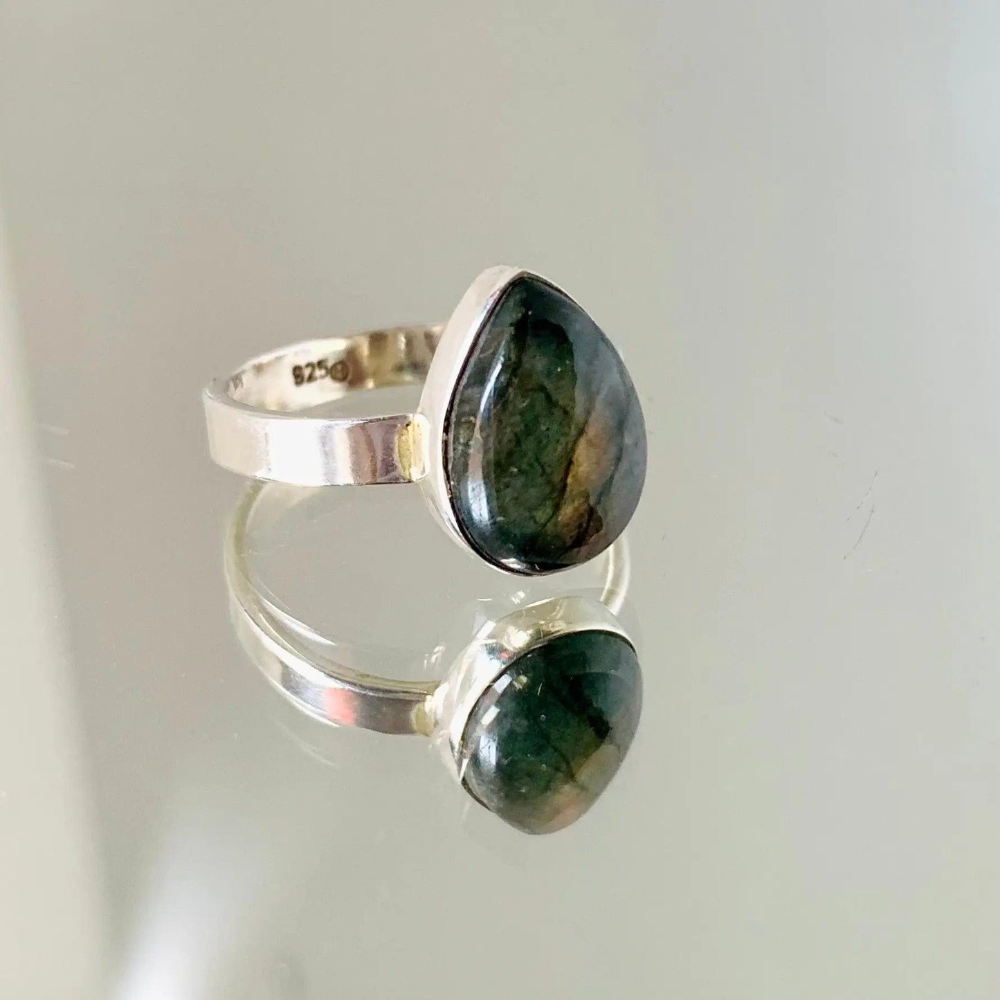 Neptune - Bague en Labradorite Argent 925 - Protection et Élégance 