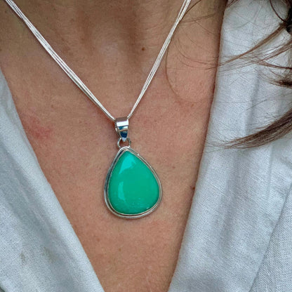 Pendentif en Chrysoprase, Argent 925, Bijou en Chrysoprase, Pendentif vert. Pendentif monté sur argent, Bijou en argent, Chrysoprase naturelle, Collier élégant.