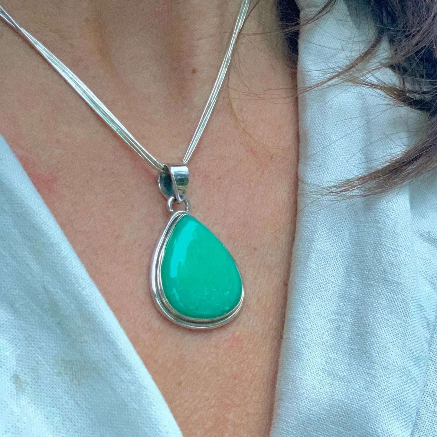 Pendentif en Chrysoprase, Argent 925, Bijou en Chrysoprase, Pendentif vert. Pendentif monté sur argent, Bijou en argent, Chrysoprase naturelle, Collier élégant.
