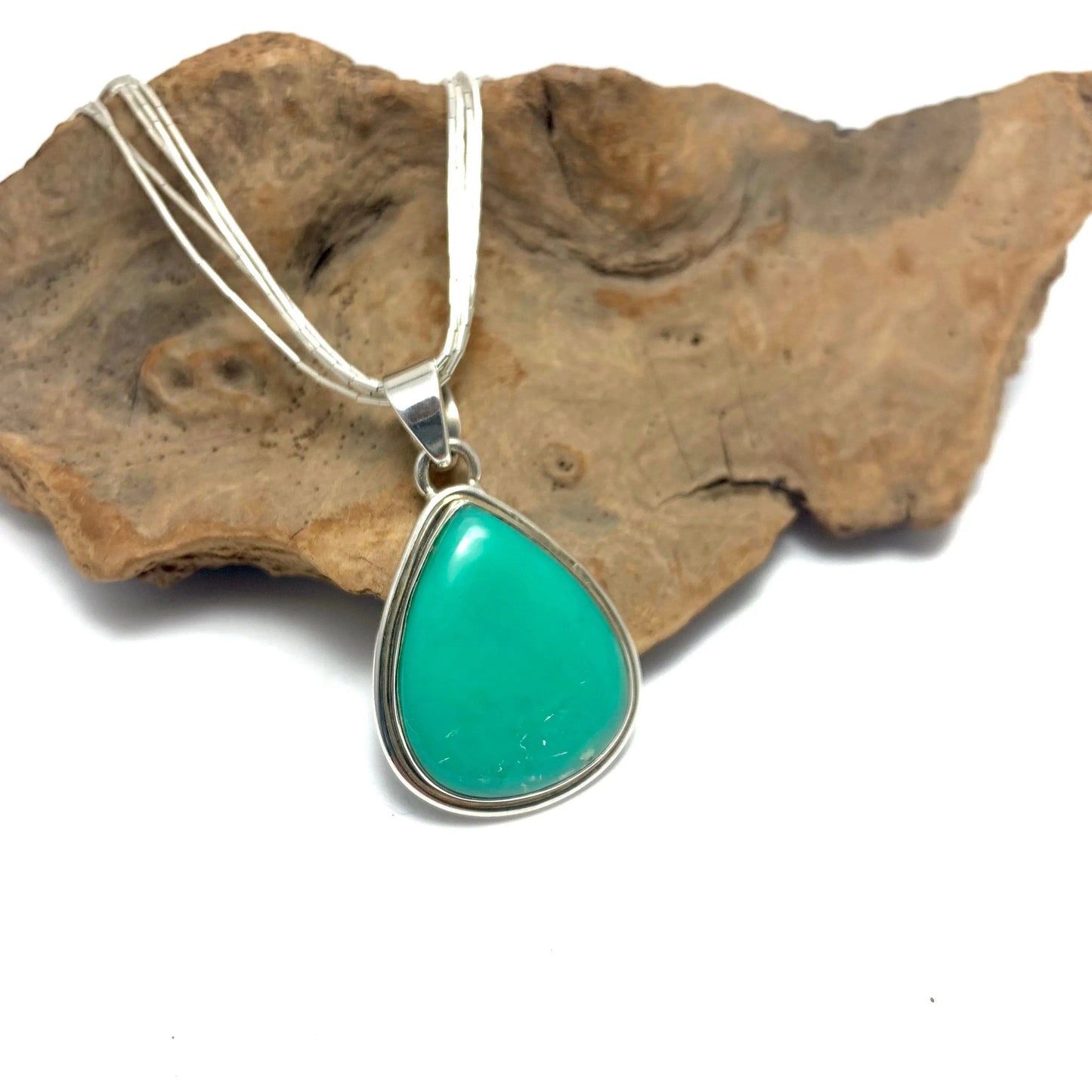 Pendentif en Chrysoprase, Argent 925, Bijou en Chrysoprase, Pendentif vert. Pendentif monté sur argent, Bijou en argent, Chrysoprase naturelle, Collier élégant.