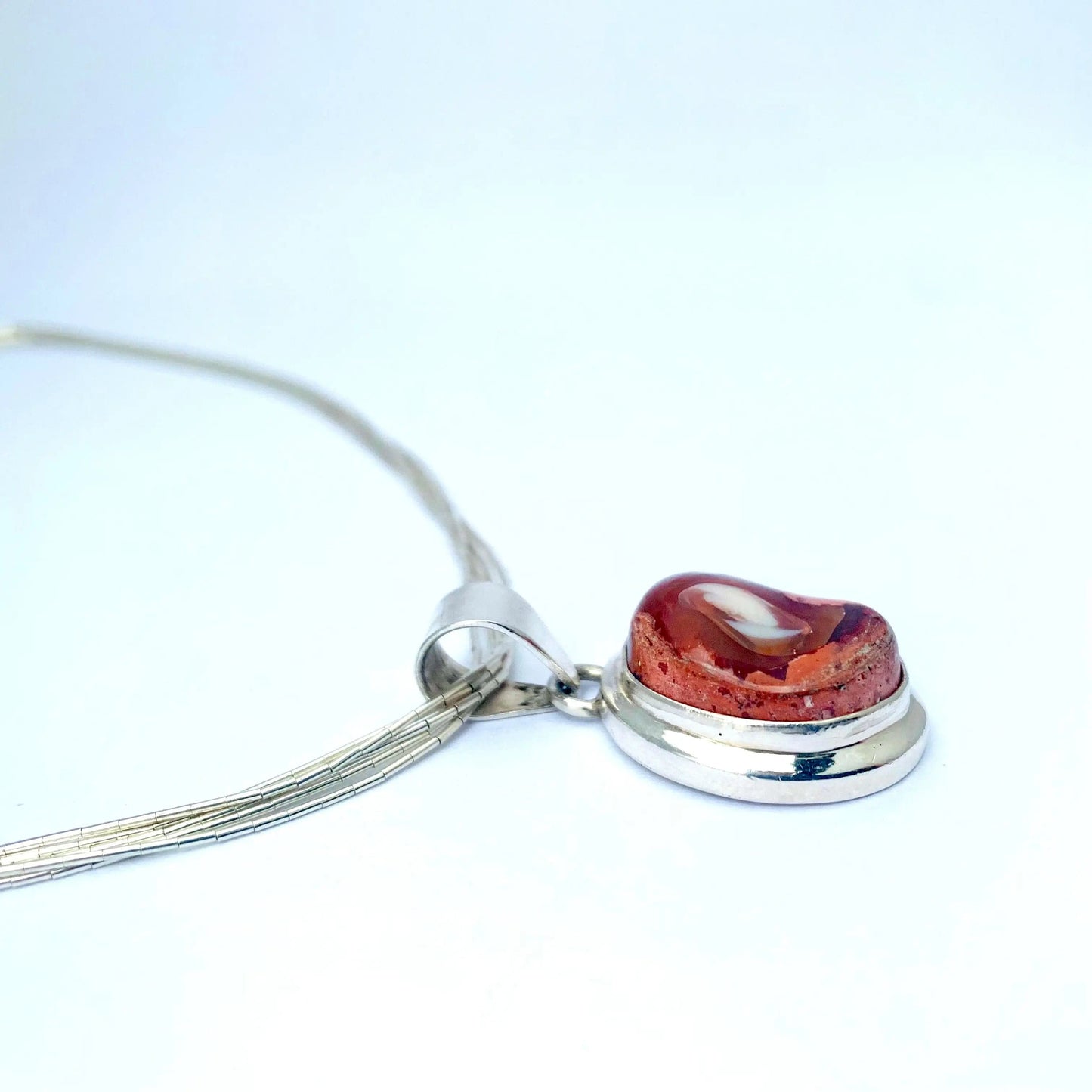  Pendentif en Opale de Feu, Bijou en Opale, Argent 925, Pendentif de luxe. Pendentif monté sur argent, Opale naturelle, Bijou flamboyant, Collier unique.