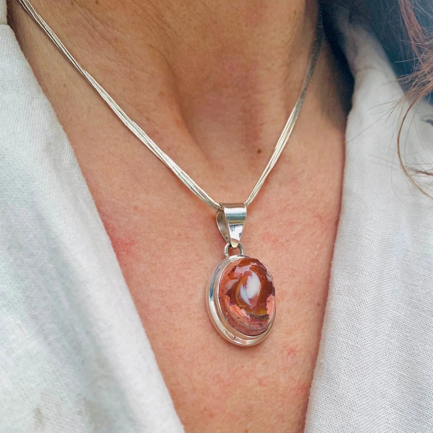  Pendentif en Opale de Feu, Bijou en Opale, Argent 925, Pendentif de luxe. Pendentif monté sur argent, Opale naturelle, Bijou flamboyant, Collier unique.