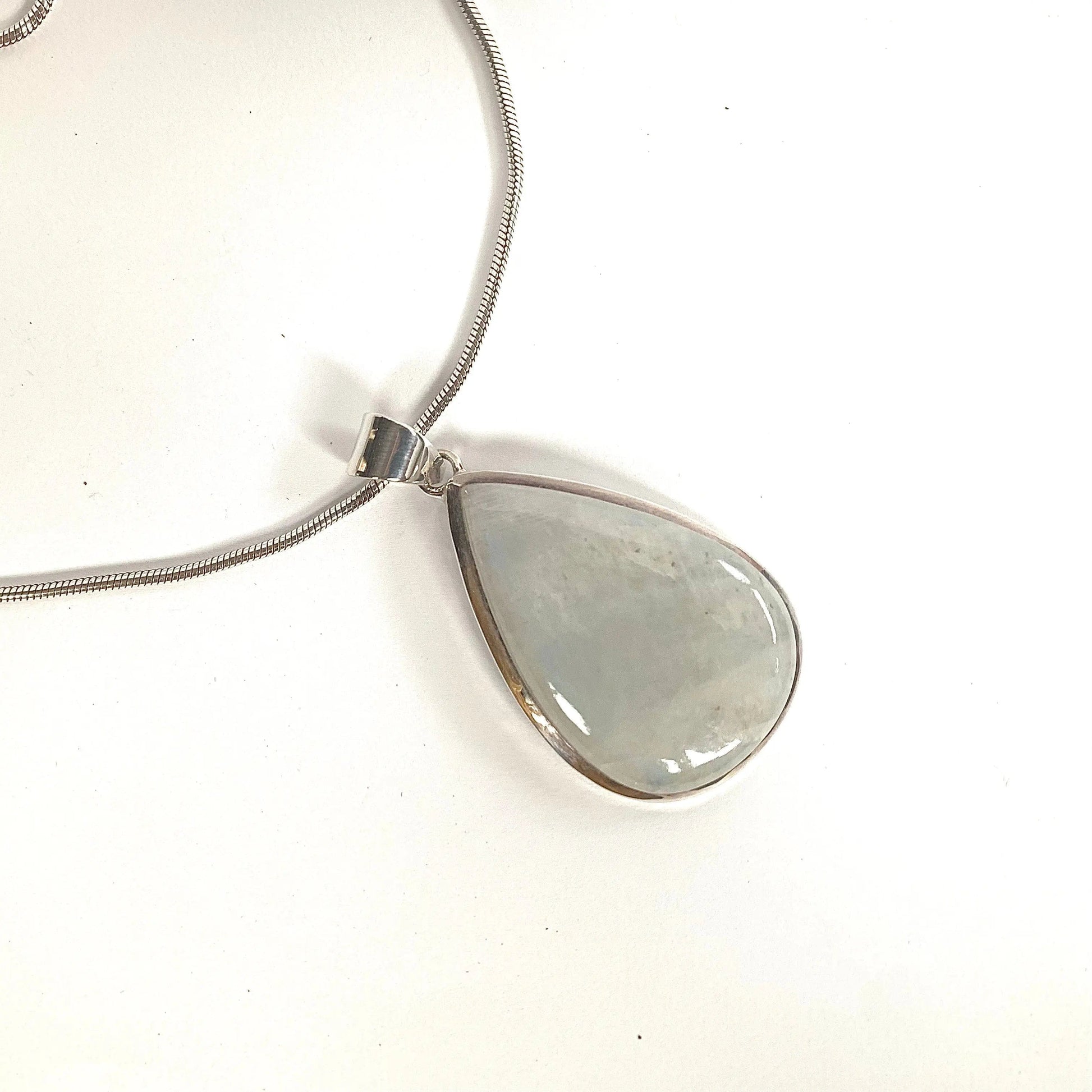Pendentif Pierre de lune et argent 925 - Élégance Lunaire et Pureté - 