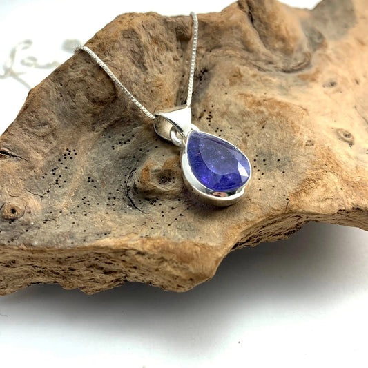 Pendentif Tanzanie, Pendentif en Tanzanite, Argent 925, Bijou en Tanzanite, Collier en Tanzanite, Pierre naturelle en Tanzanite.Pendentif monté sur argent, Bijou en argent, Collier élégant, Cadeau de luxe, Bijou artisanal. 