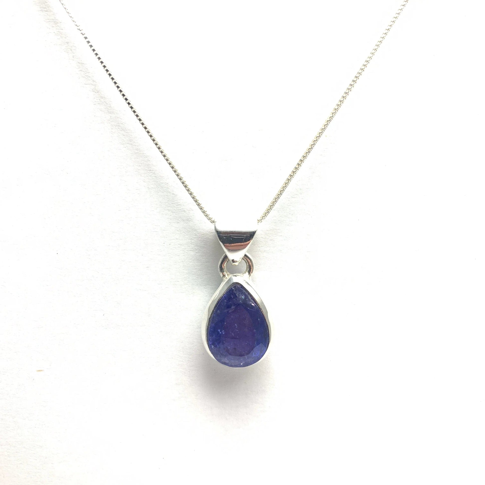Pendentif Tanzanie, Pendentif en Tanzanite, Argent 925, Bijou en Tanzanite, Collier en Tanzanite, Pierre naturelle en Tanzanite.Pendentif monté sur argent, Bijou en argent, Collier élégant, Cadeau de luxe, Bijou artisanal. 