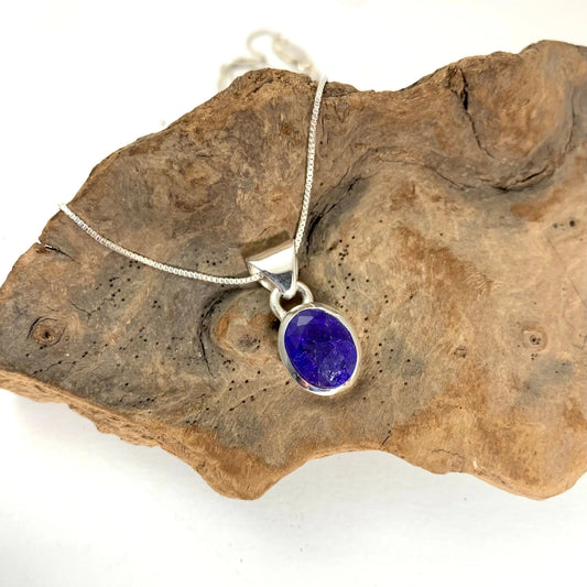 Pendentif TanzaniePendentif en Tanzanite, Argent 925, Bijou en Tanzanite, Collier en Tanzanite, Pierre naturelle en Tanzanite.Pendentif monté sur argent, Bijou en argent, Collier élégant, Cadeau de luxe, Bijou artisanal. 