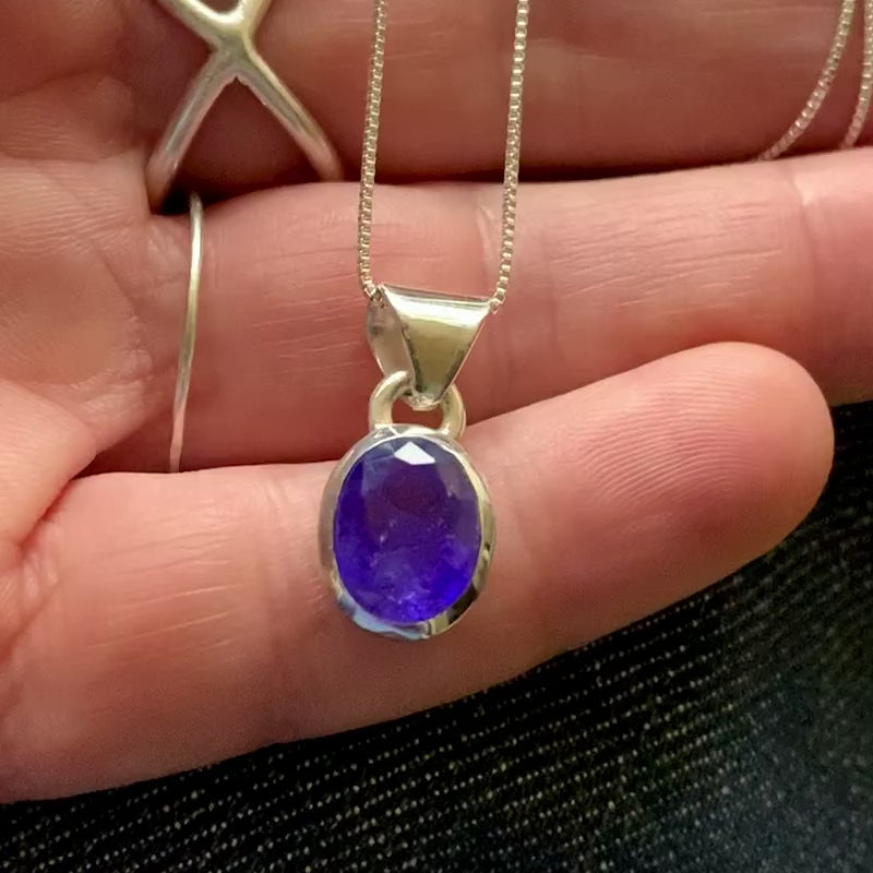 Pendentif TanzaniePendentif en Tanzanite, Argent 925, Bijou en Tanzanite, Collier en Tanzanite, Pierre naturelle en Tanzanite.Pendentif monté sur argent, Bijou en argent, Collier élégant, Cadeau de luxe, Bijou artisanal. 